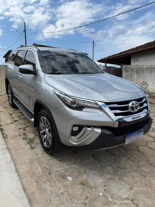 TOYOTA HILUX SW4 2.8 SRX 4X4 7 LUGARES 16V TURBO INTERCOOLER DIESEL 4P AUTOMÁTICO TOYOTA HILUX SW4 2.8 SRX 4X4 7 LUGARES 16V TURBO INTERCOOLER DIESEL 4P AUTOMÁTICO